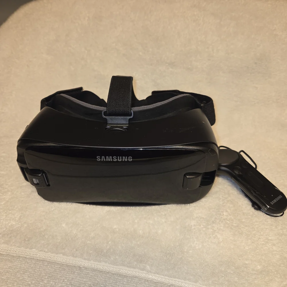 Samsung Black VR Headset with Controller